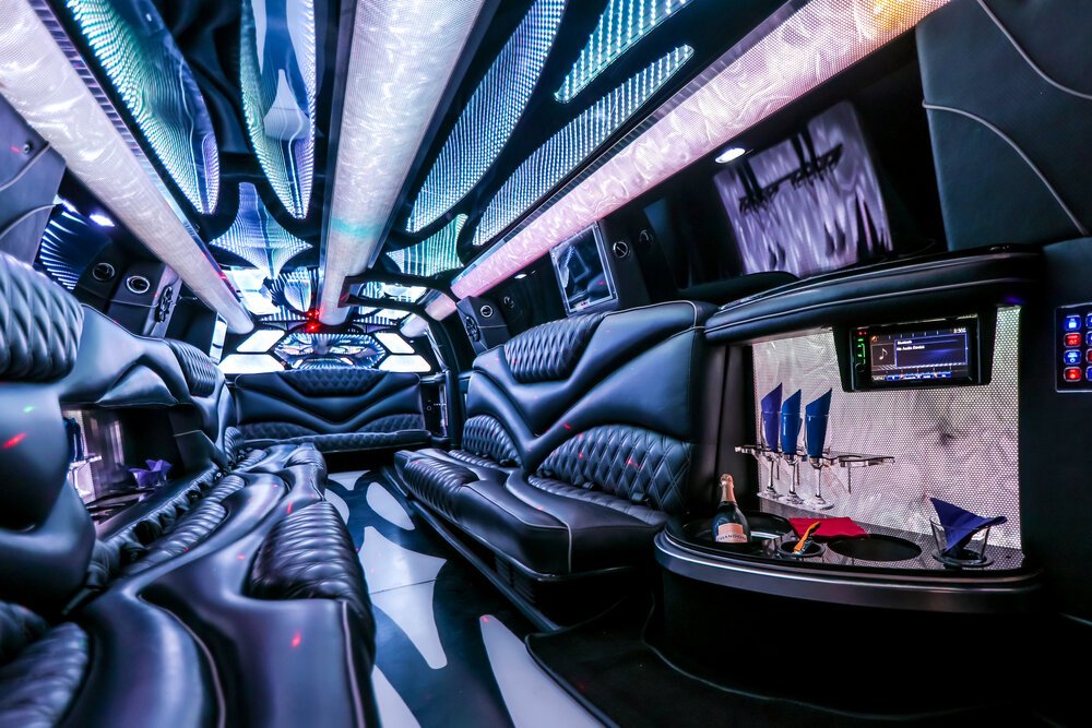 Vip Limo Service Cadillac Escalade Stretch Limousine Interior 02